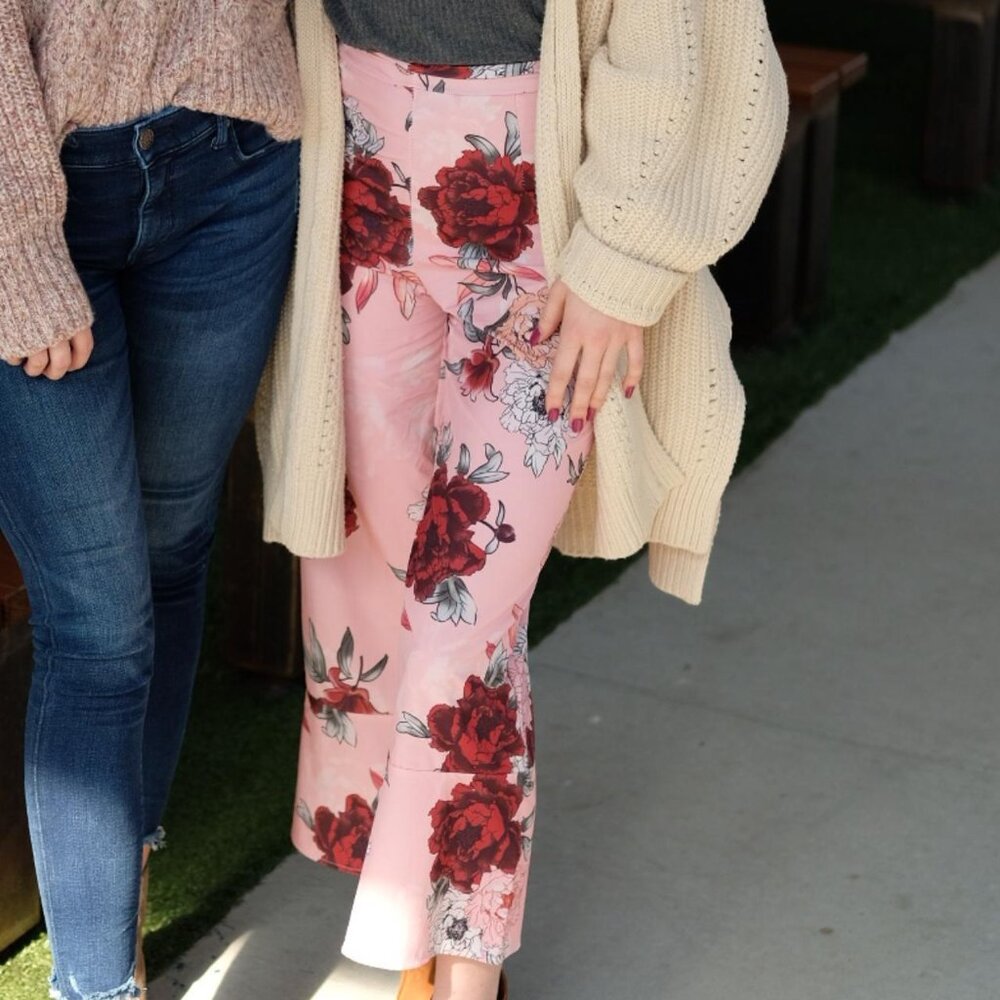 Pink and Burgundy Floral Flowy Wide Leg Cropped Pants Women's Size Small Sz Sm